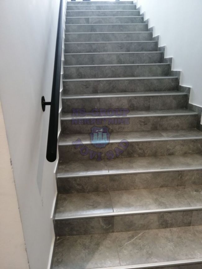 lokal na prodaju Novi Sad 360m2 447928