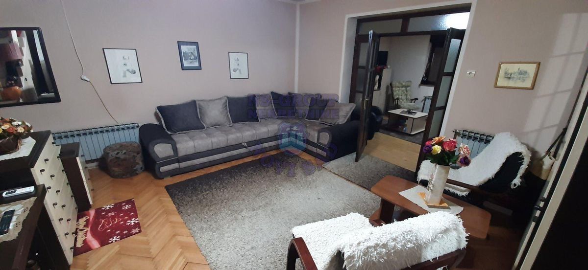 kuca na prodaju Petrovaradin 265m2 450339