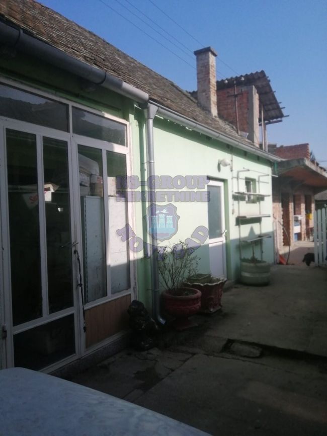 kuca na prodaju Petrovaradin, 300m2 469511