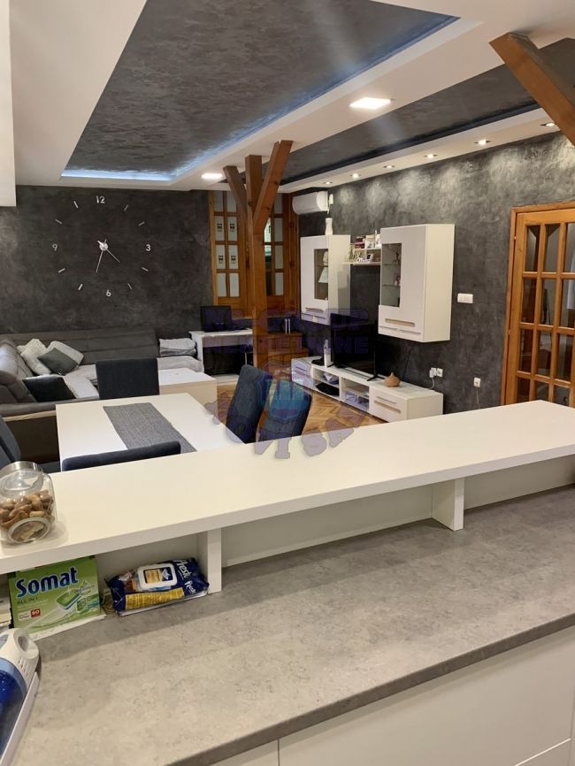 kuca na prodaju Petrovaradin, 250m2 470981