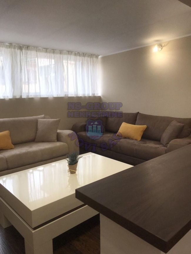 stan na prodaju Novi Sad 240m2 472914