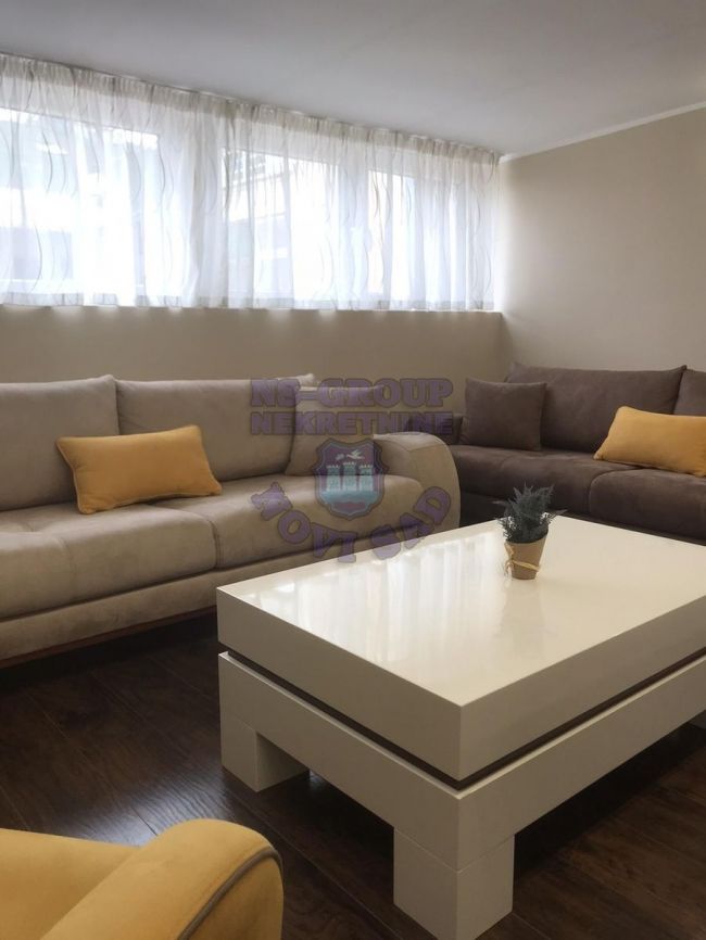 stan na prodaju Novi Sad 240m2 472914