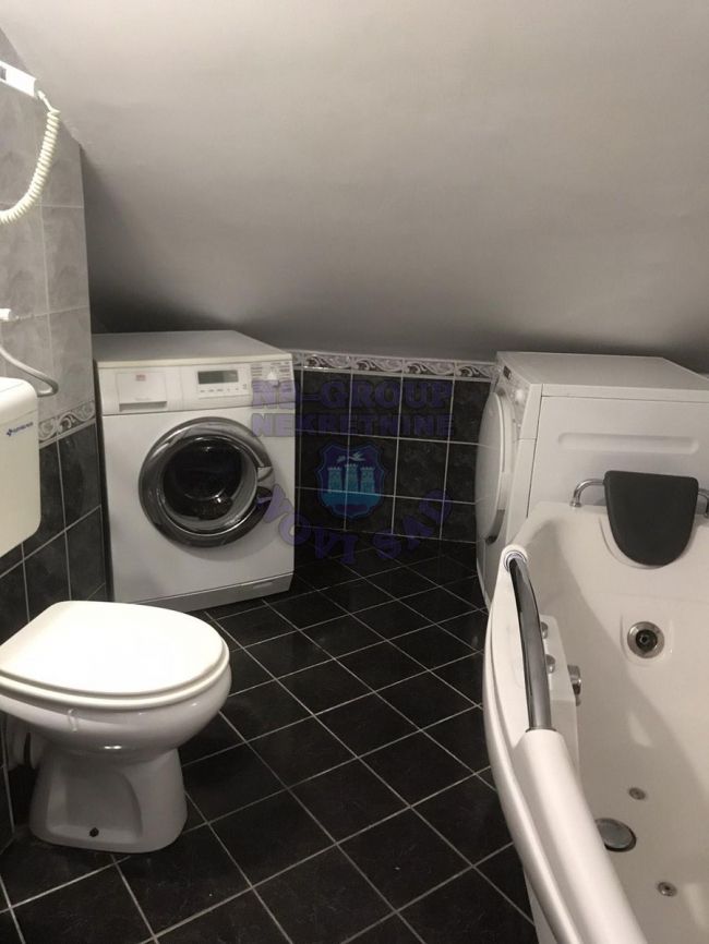 stan na prodaju Novi Sad 240m2 472914