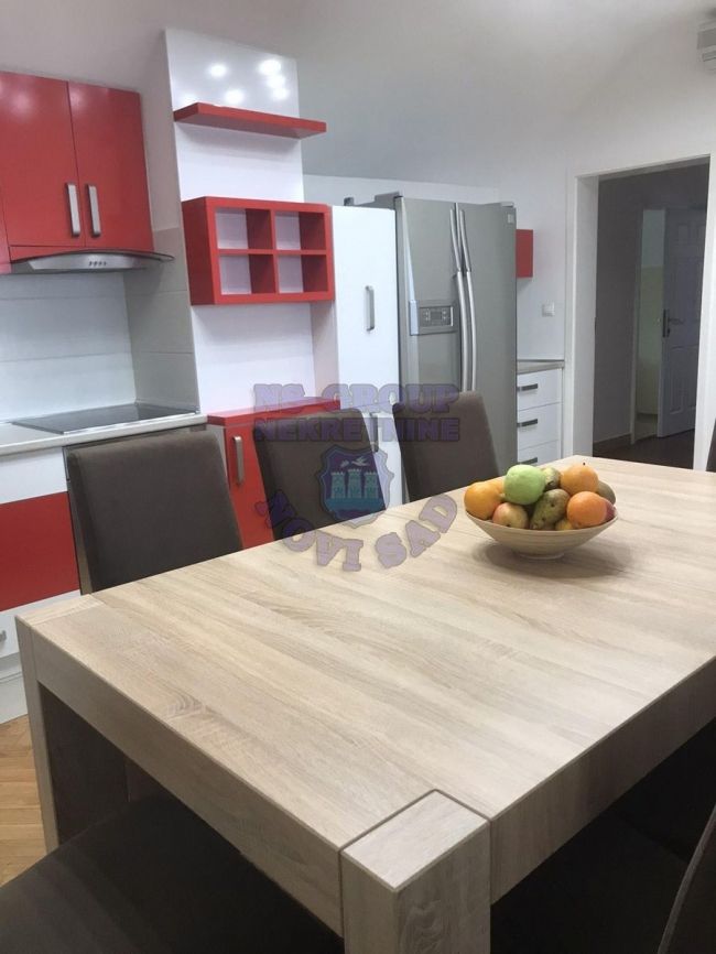 stan na prodaju Novi Sad 240m2 472914