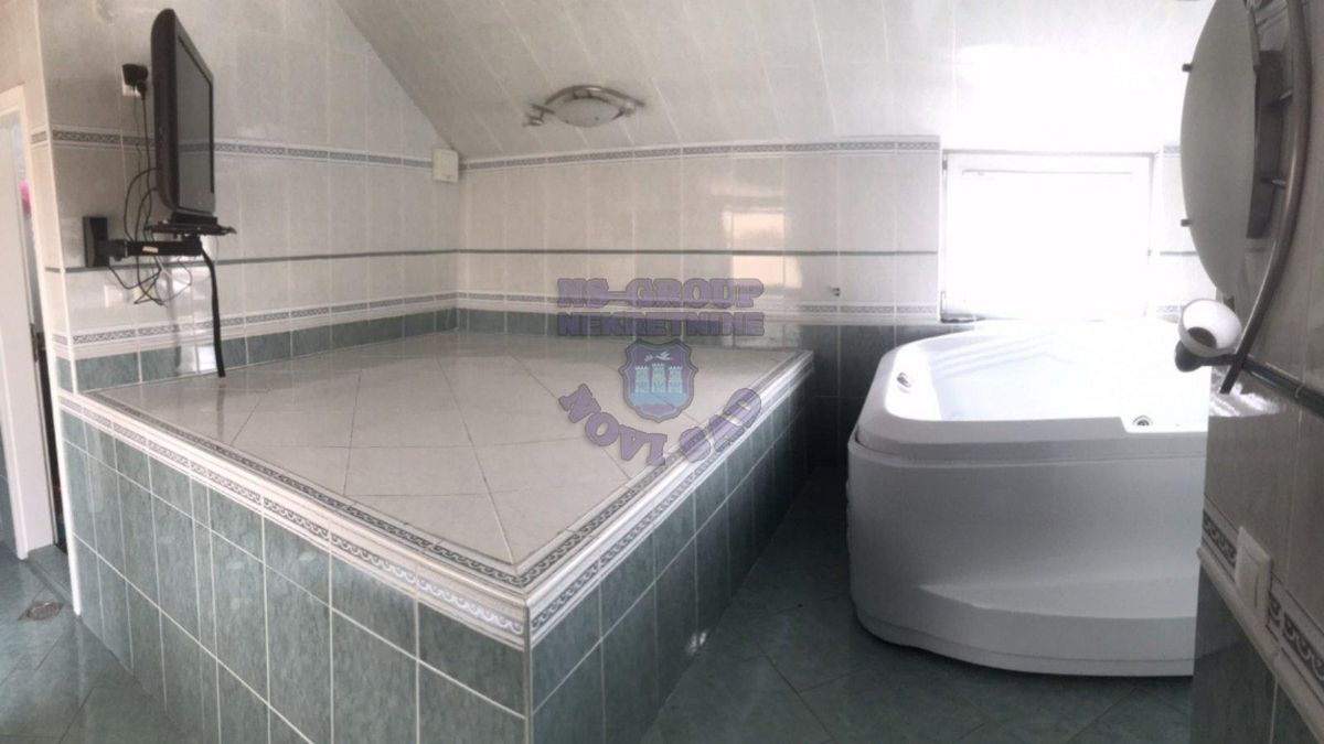 stan na prodaju Novi Sad 240m2 472914