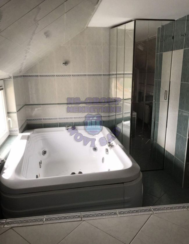 stan na prodaju Novi Sad 240m2 472914