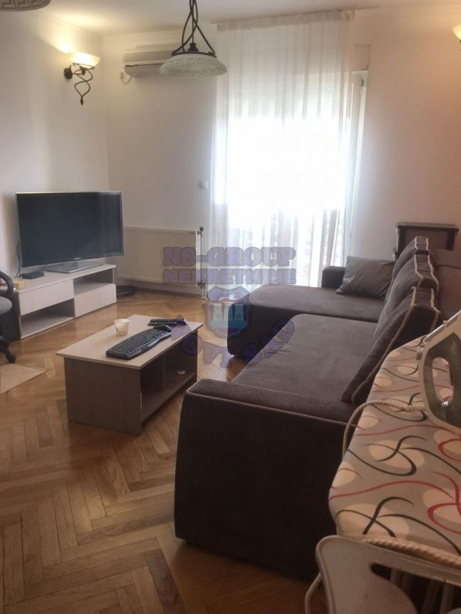 stan na prodaju Novi Sad 240m2 472914