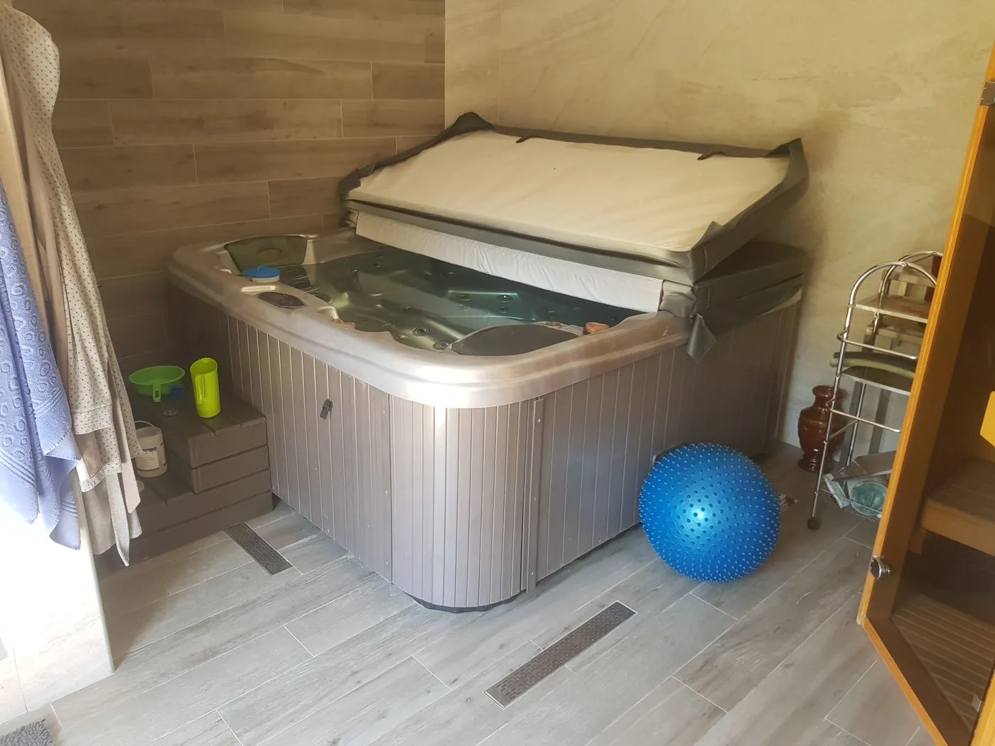 kuca na prodaju Veternik 320m2 516625