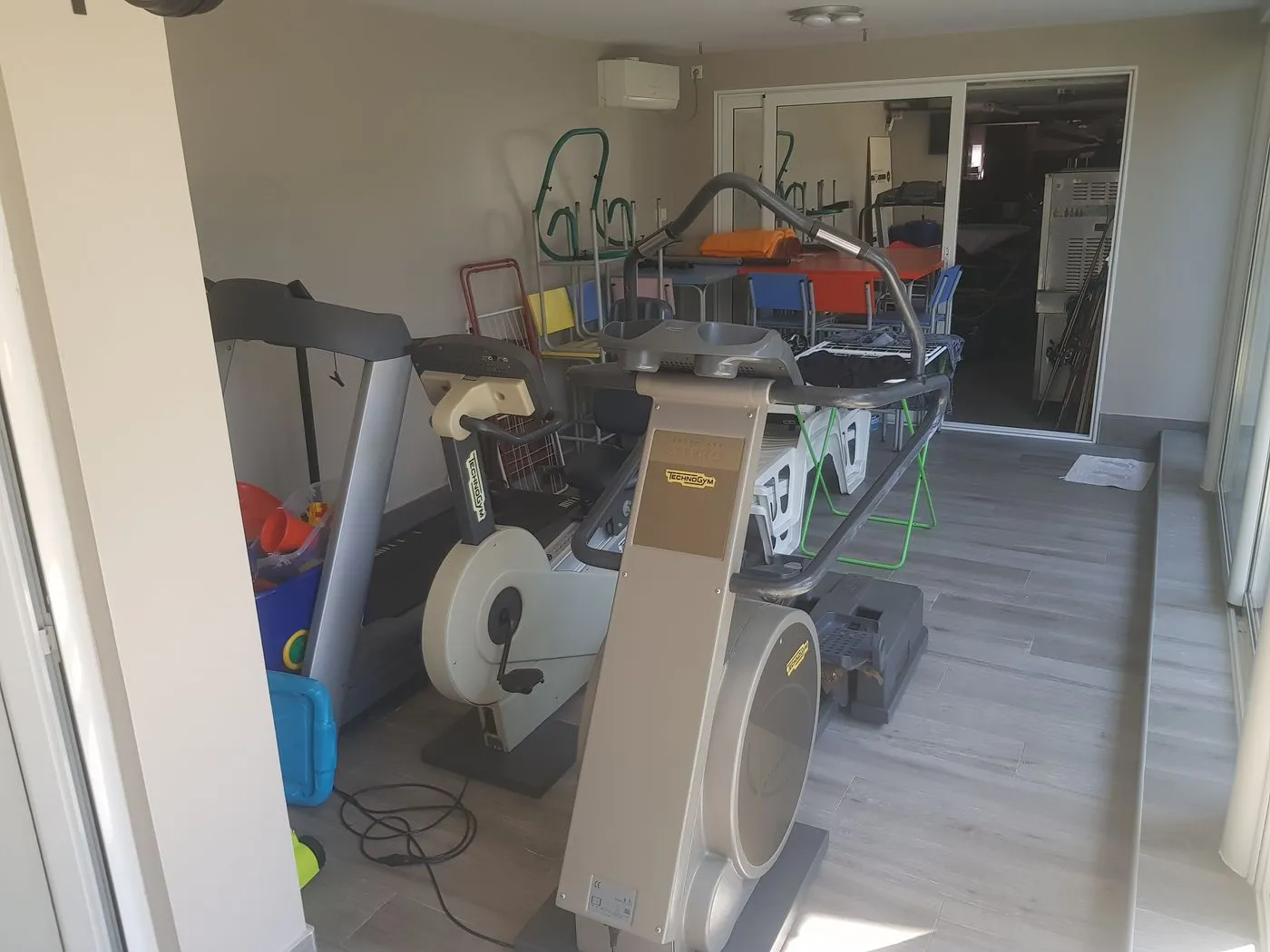 kuca na prodaju Veternik 320m2 516625