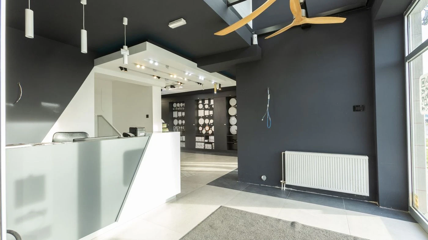 lokal na prodaju Novi Sad 226m2 519735