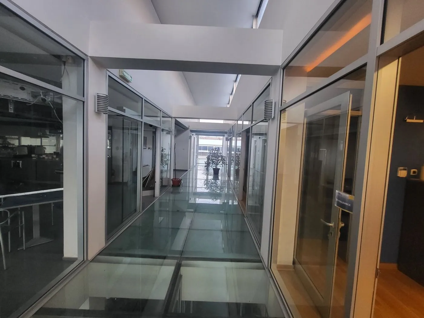 lokal na prodaju Novi Sad 1219m2 522595