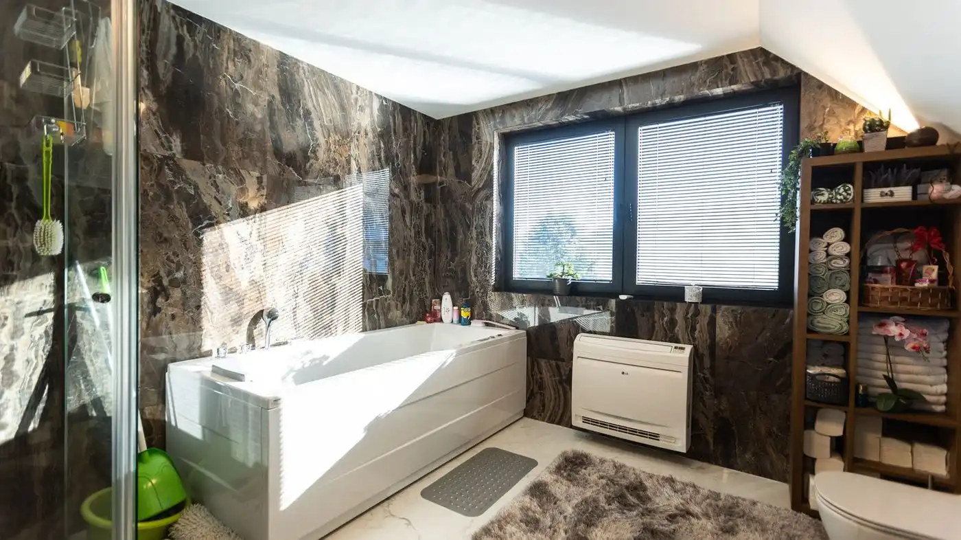 kuca na prodaju Sremska Kamenica 250m2 549723