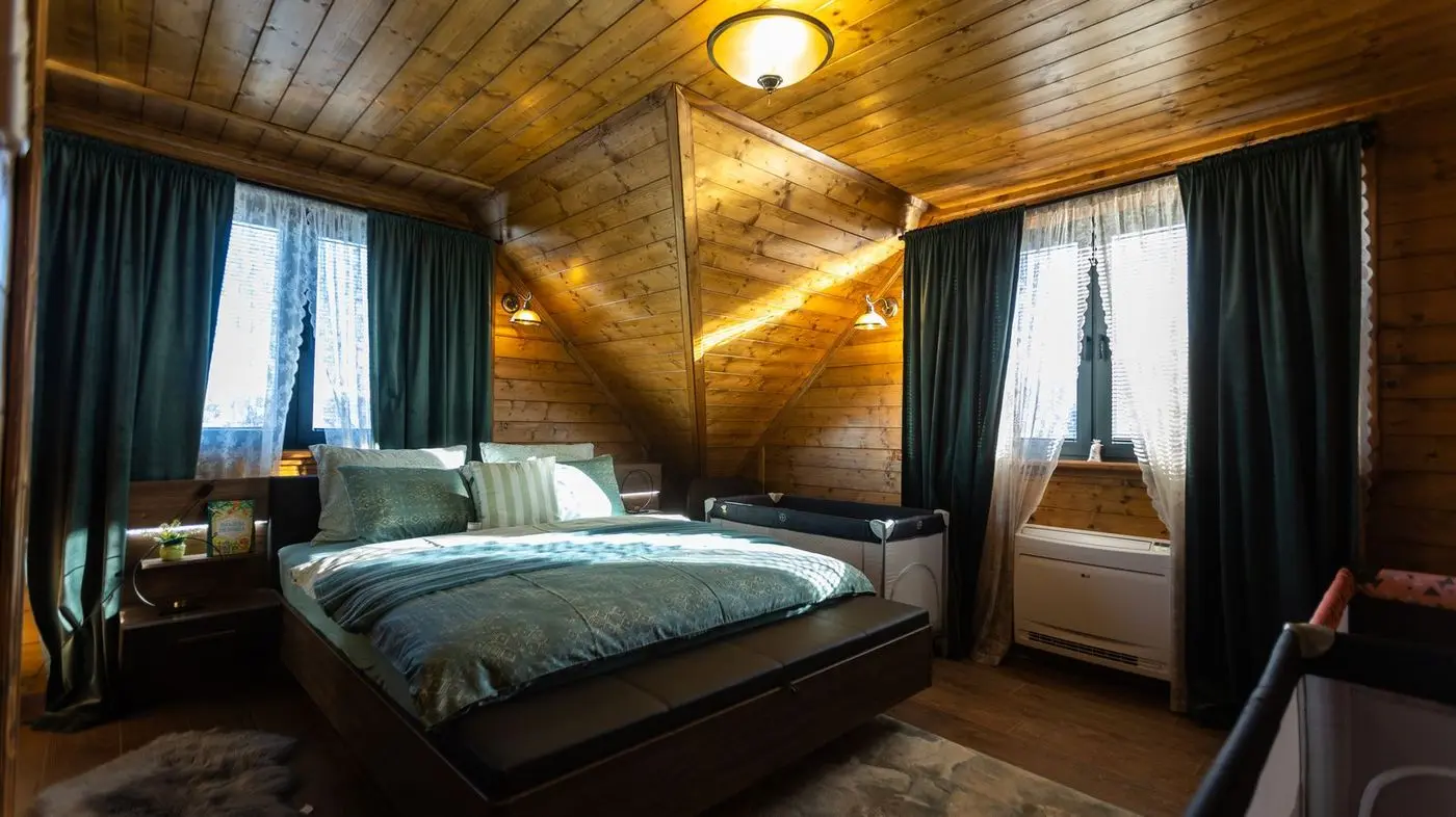 kuca na prodaju Sremska Kamenica 250m2 549723