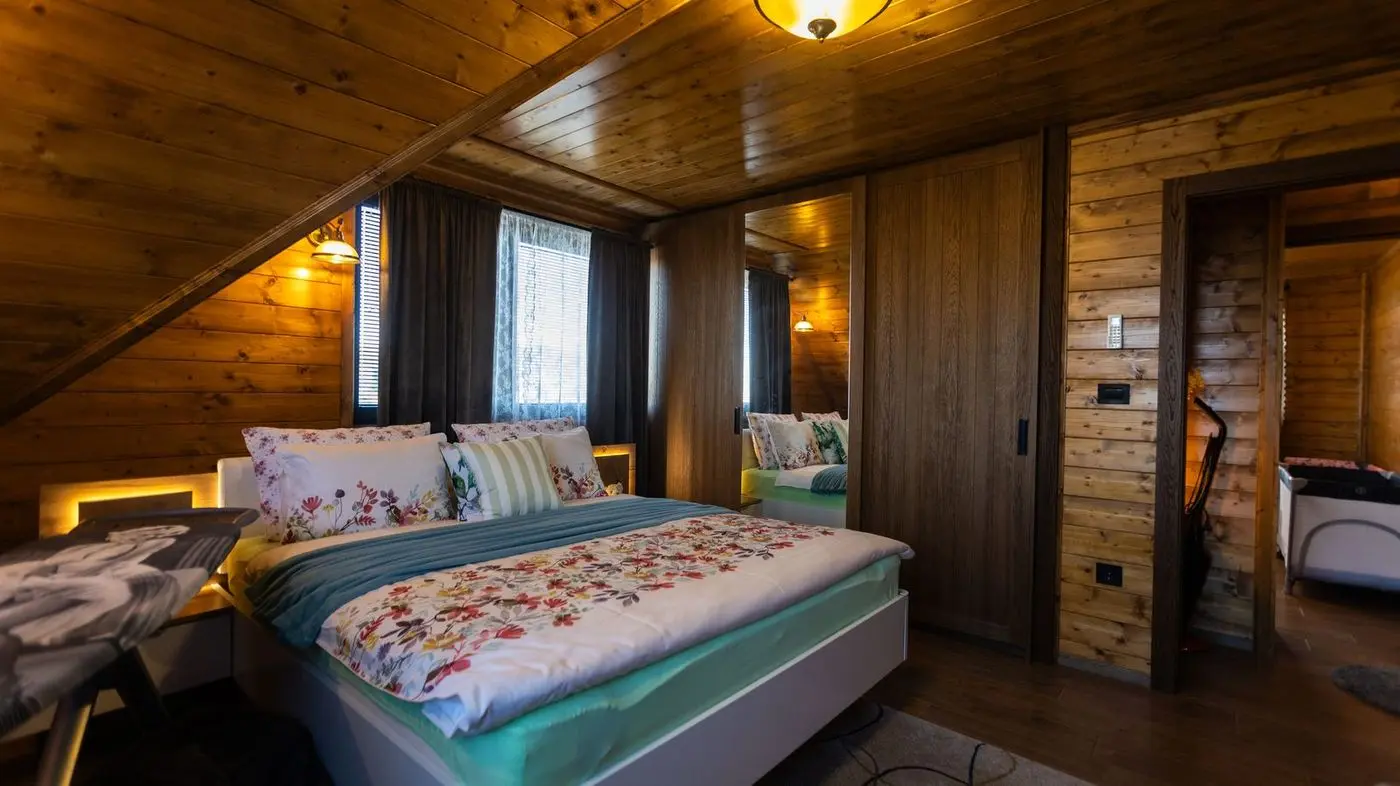 kuca na prodaju Sremska Kamenica 250m2 549723