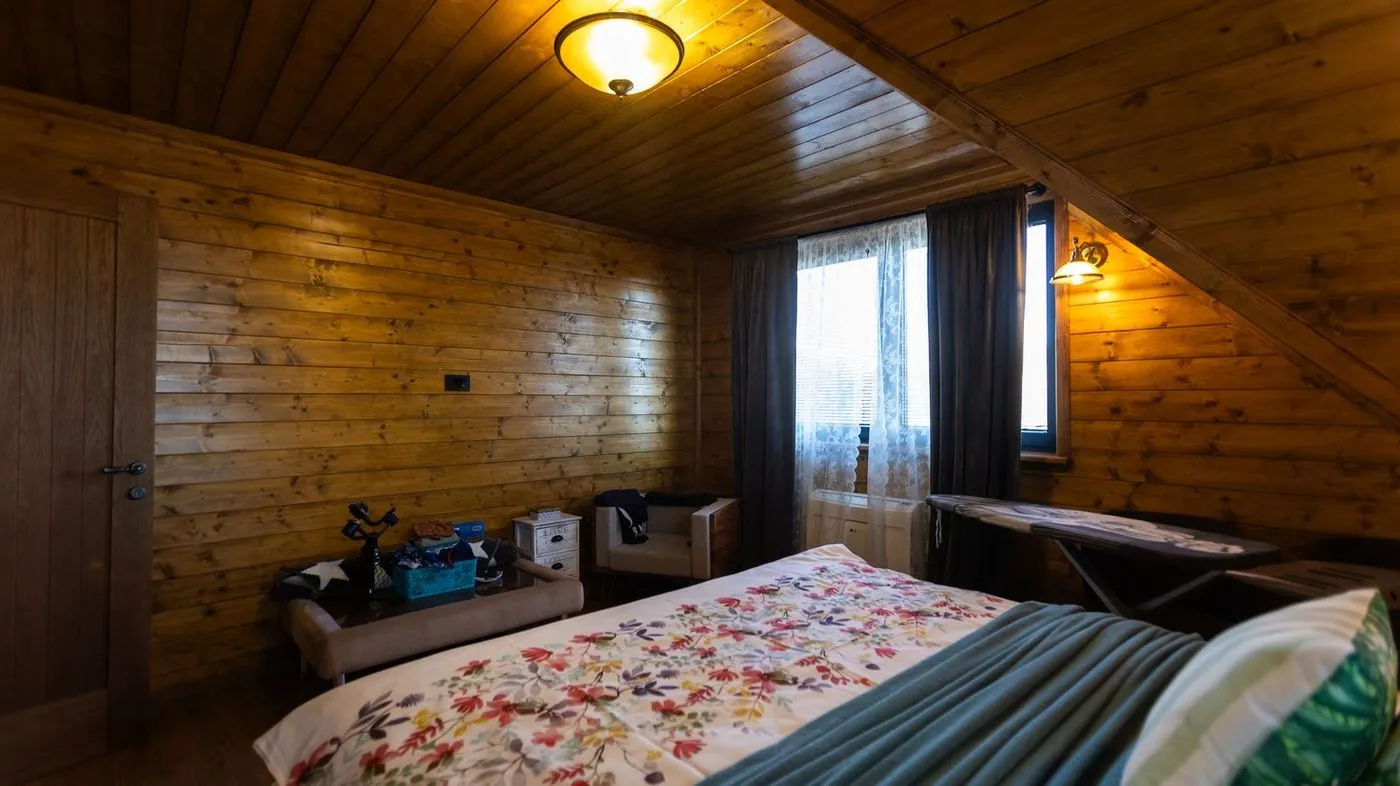 kuca na prodaju Sremska Kamenica 250m2 549723