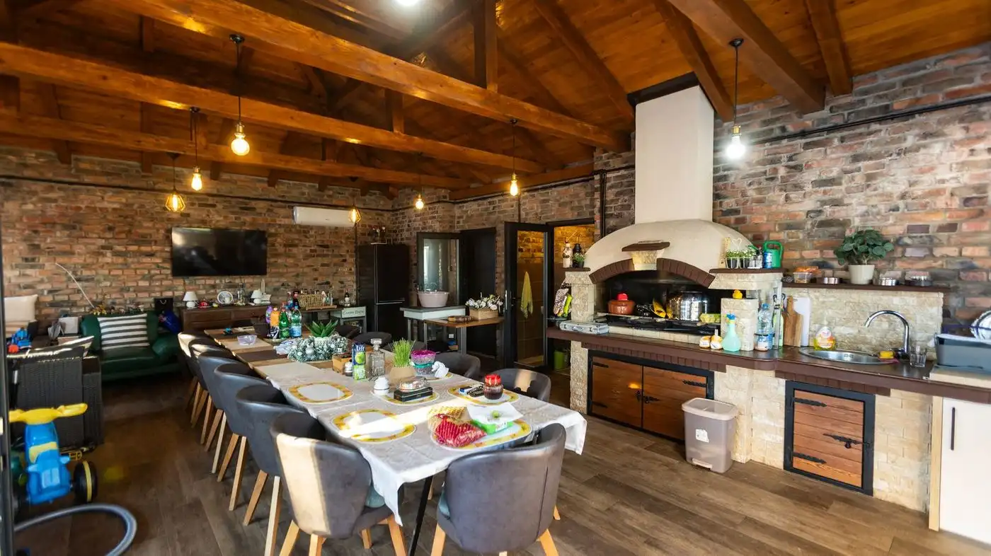 kuca na prodaju Sremska Kamenica 250m2 549723