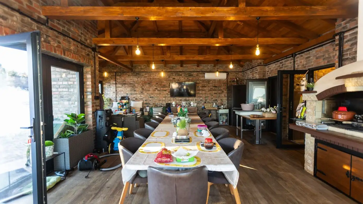 kuca na prodaju Sremska Kamenica 250m2 549723
