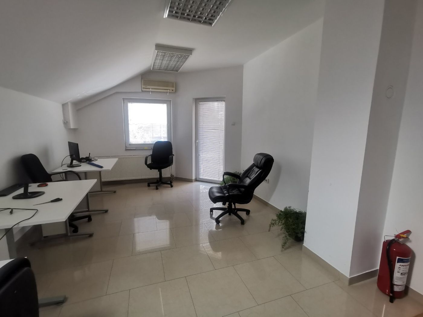lokal za izdavanje Novi Sad 63m2 10111