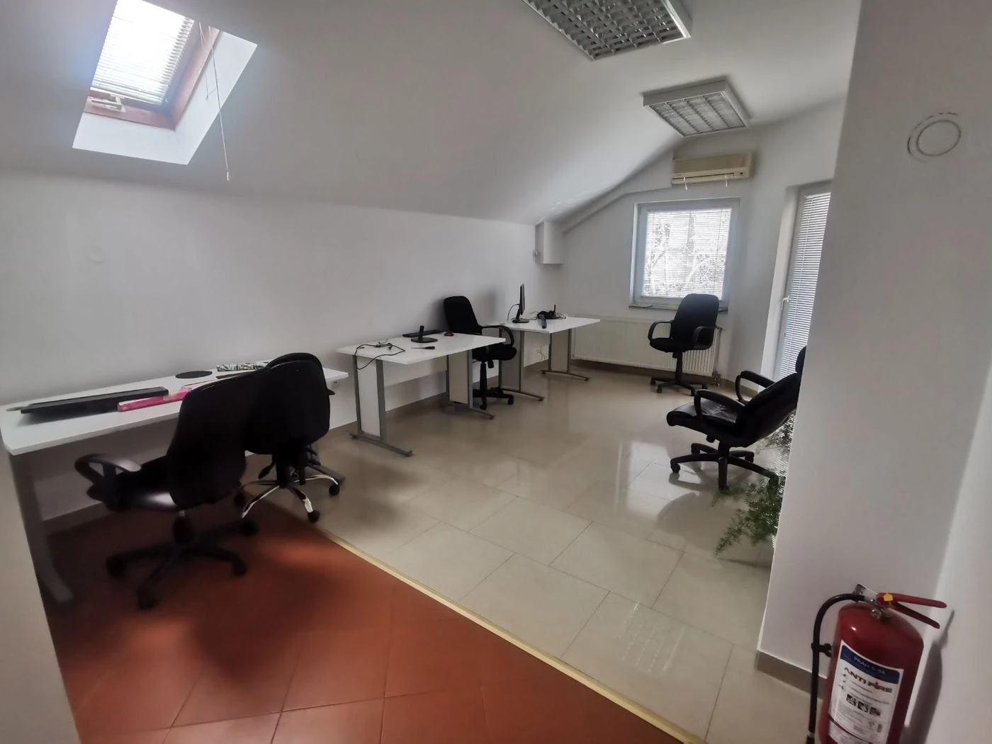 lokal za izdavanje Novi Sad 63m2 10111