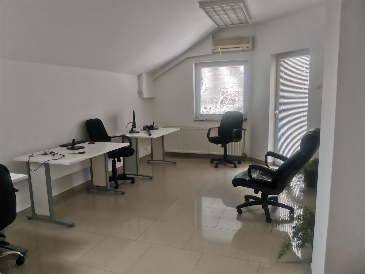 lokal za izdavanje Novi Sad 63m2 10111