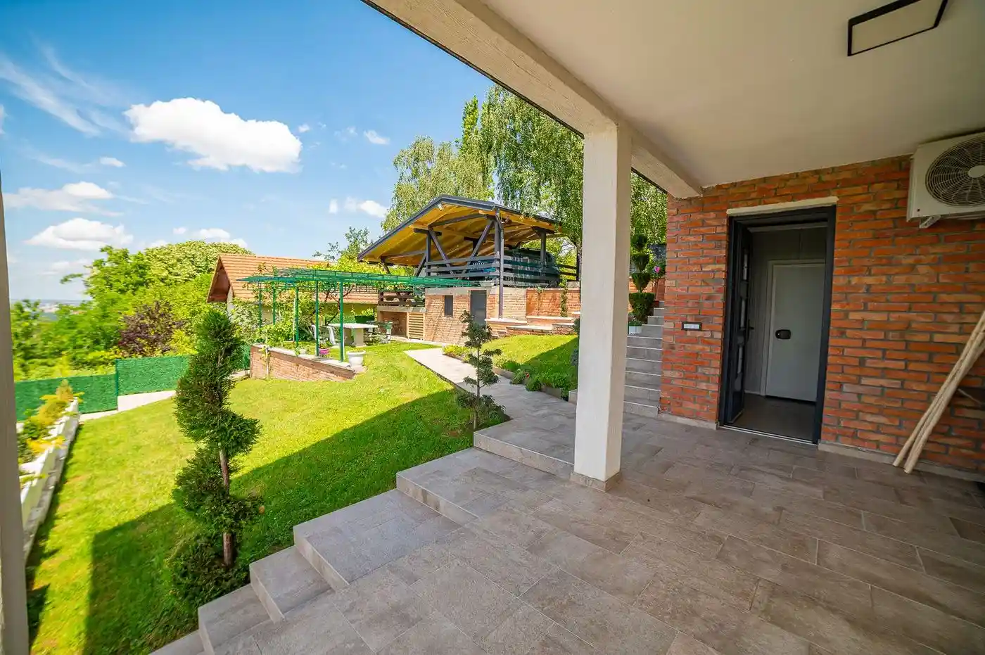 kuca na prodaju Sremska Kamenica 290m2 551063