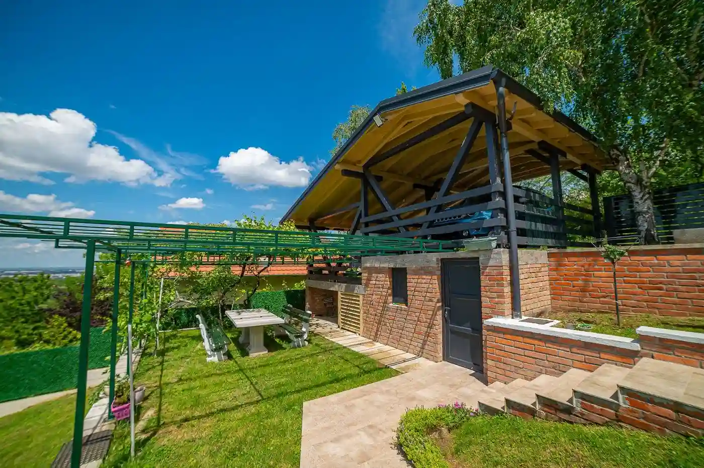 kuca na prodaju Sremska Kamenica 290m2 551063