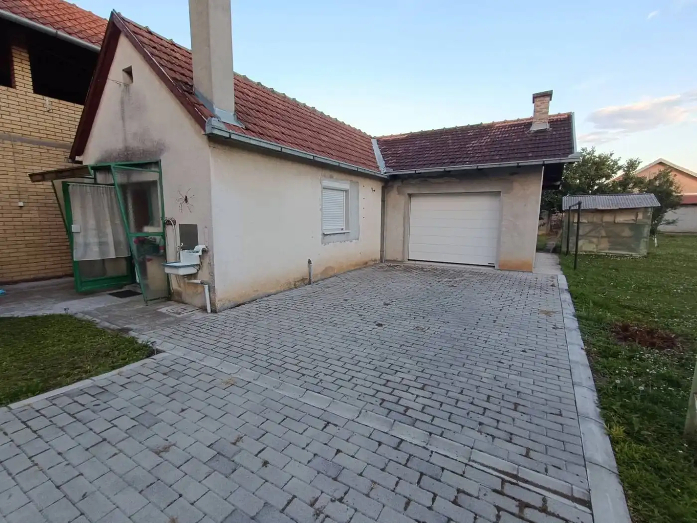 kuca na prodaju Petrovaradin 250m2 529468