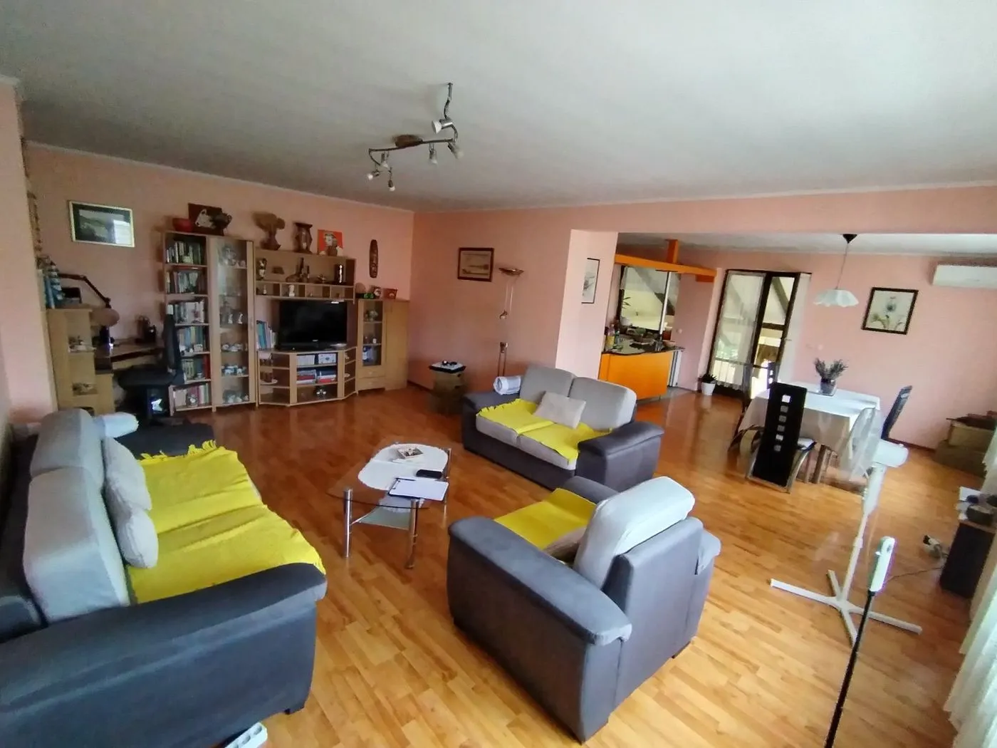 kuca na prodaju Rumenka 213m2 531151