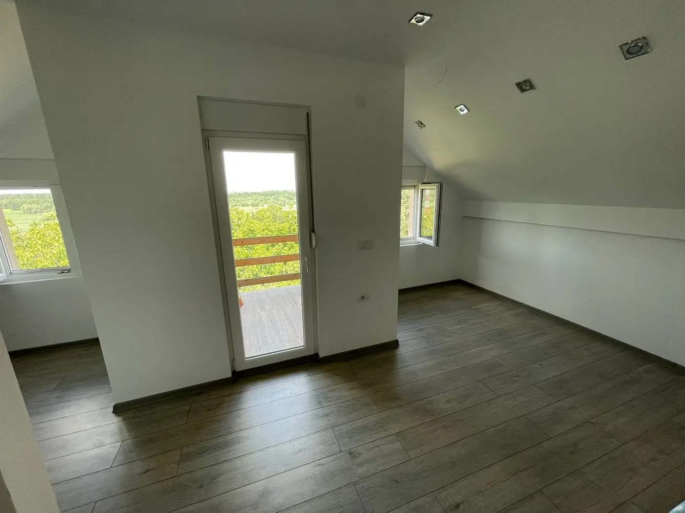 kuca na prodaju Ledinci 120m2 532918