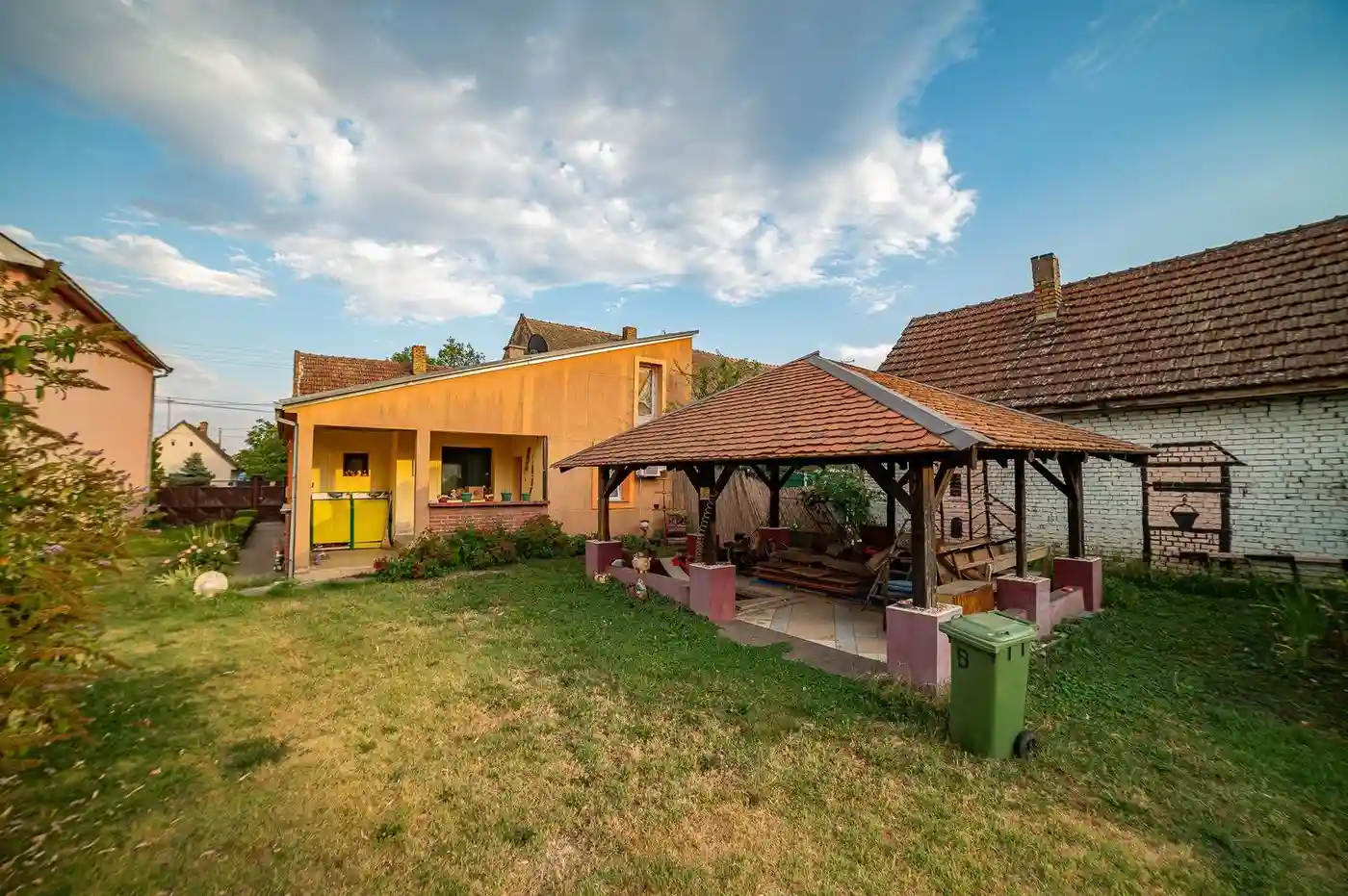 kuca na prodaju Kać 175m2 533584