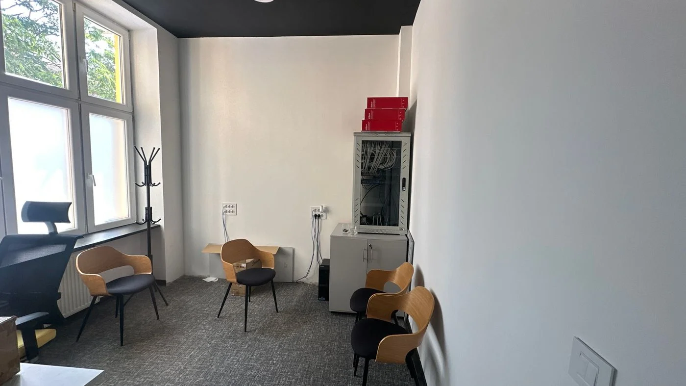 lokal za izdavanje Novi Sad 220m2 11630