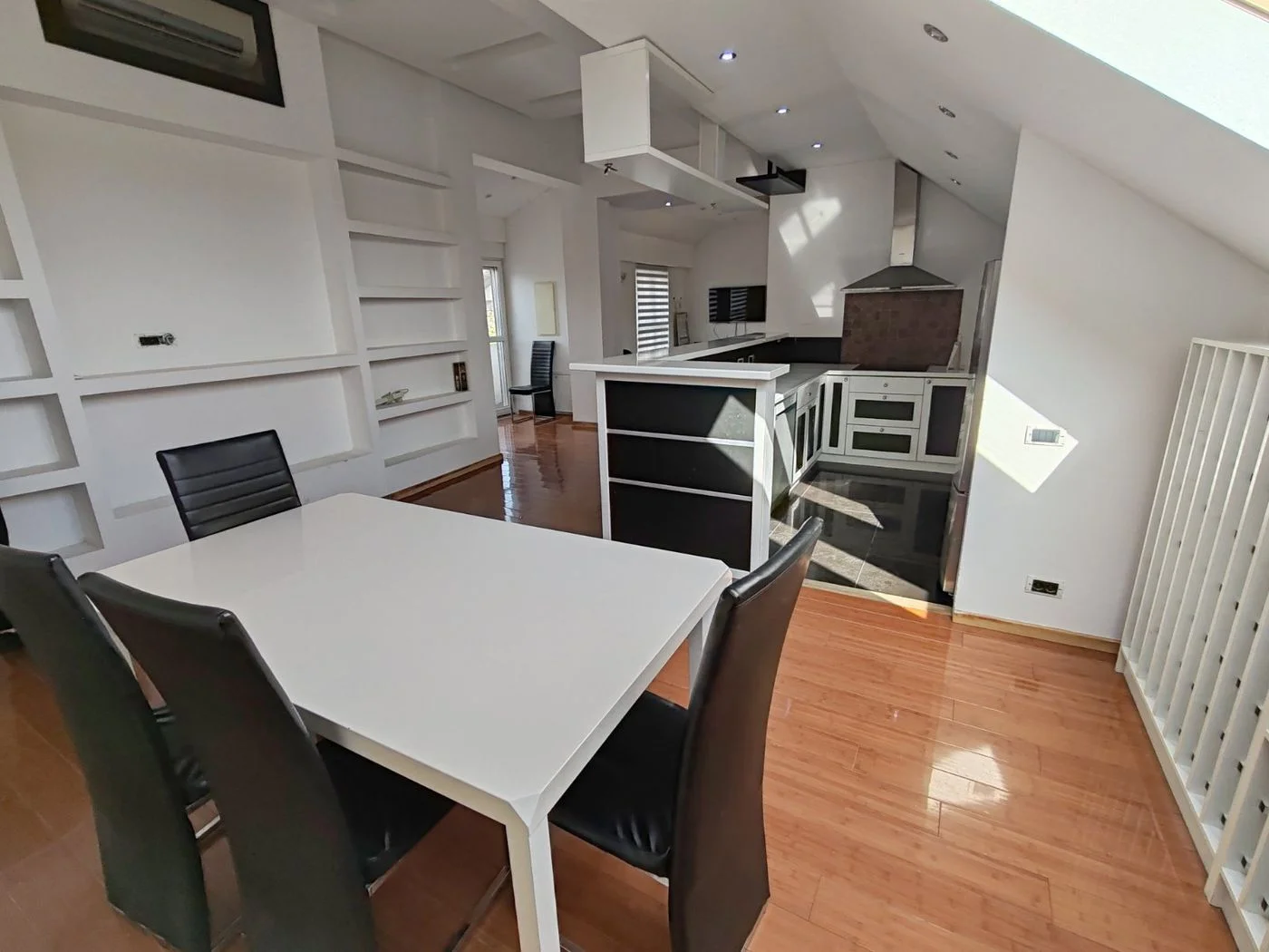 Kuća na prodaju Novi Sad 346m2, 536297