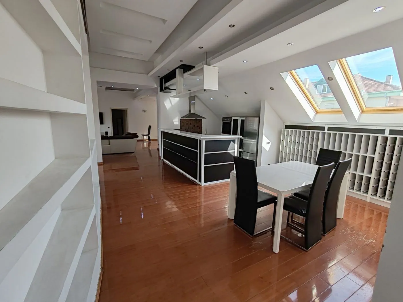 Kuća na prodaju Novi Sad 346m2, 536297