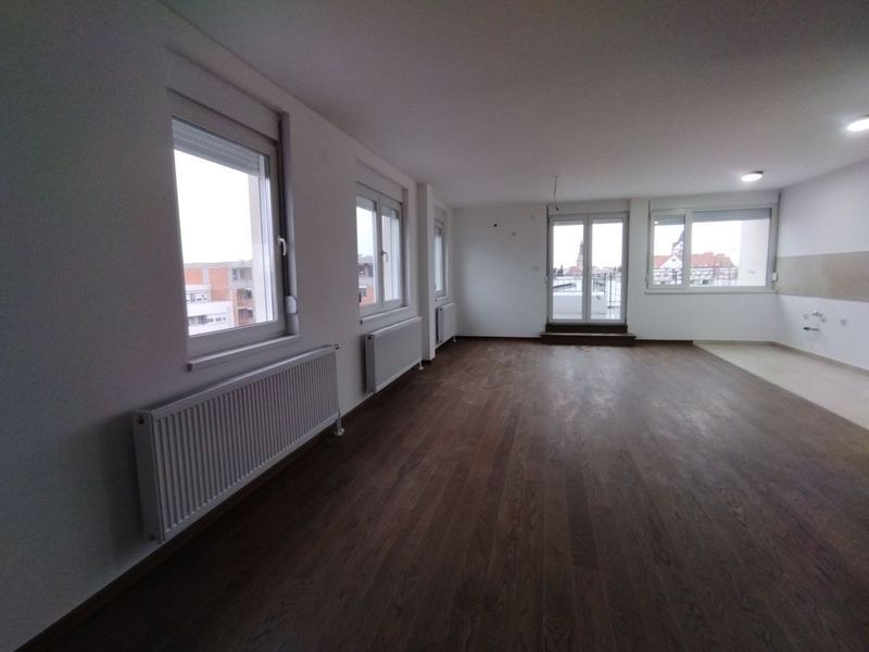 stan na prodaju Novi Sad, 207m2 538700