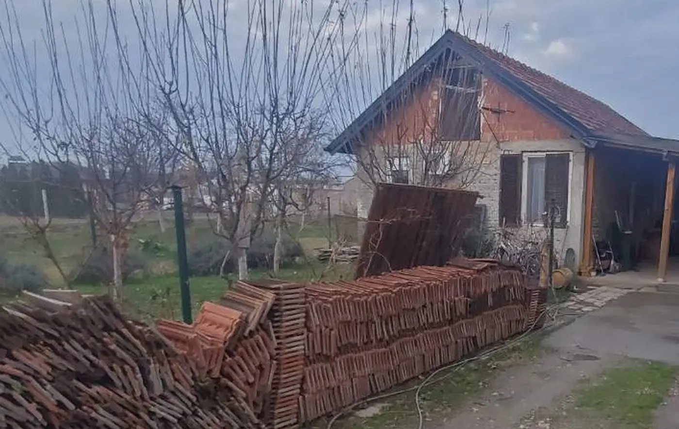 kuca na prodaju Kać 56m2 538815