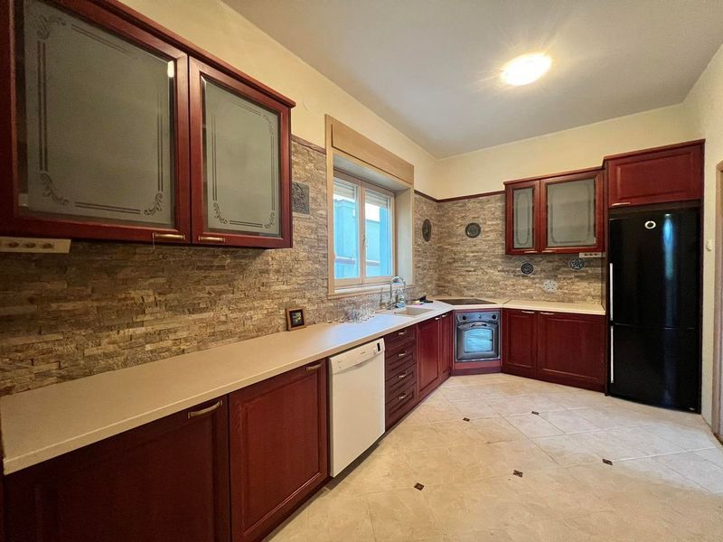 kuca za izdavanje Sremska Kamenica 158m2 12533
