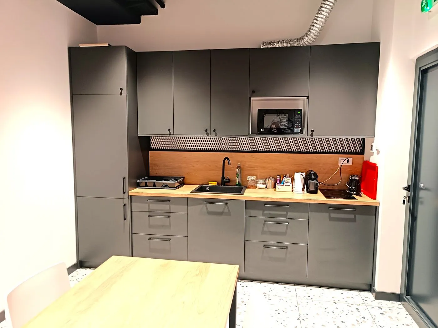 lokal za izdavanje Novi Sad 80m2 12724
