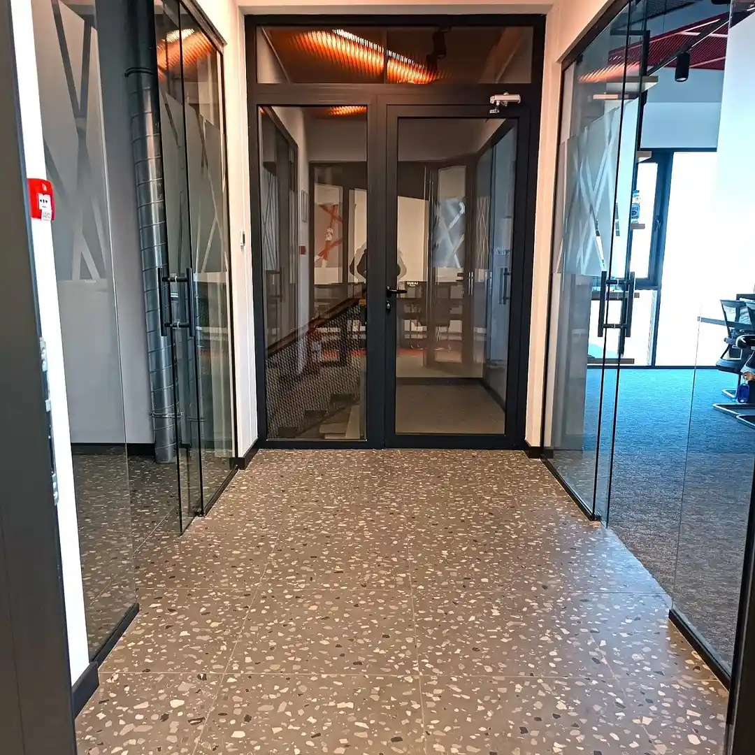 lokal za izdavanje Novi Sad 80m2 12724