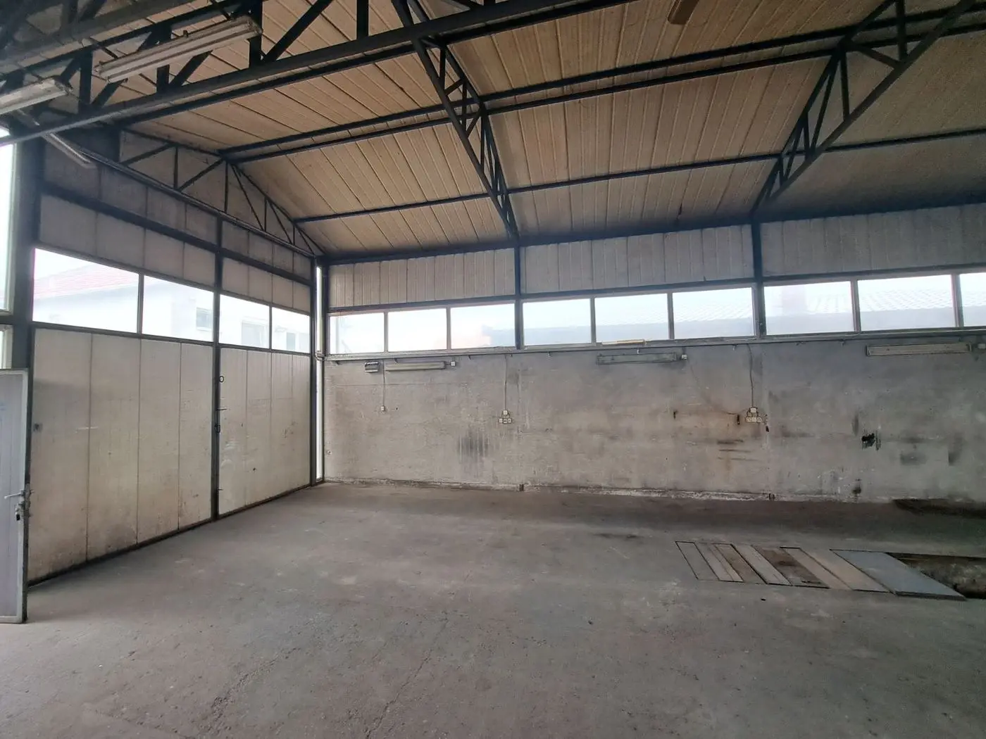 lokal na prodaju Kać 178m2 572165