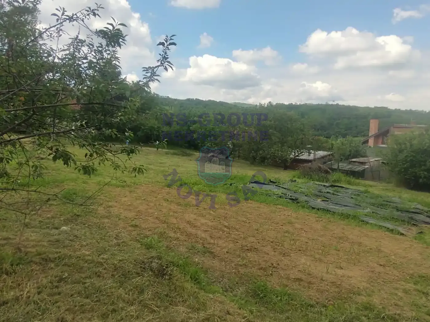 plac na prodaju Ledinci 901m2 548420