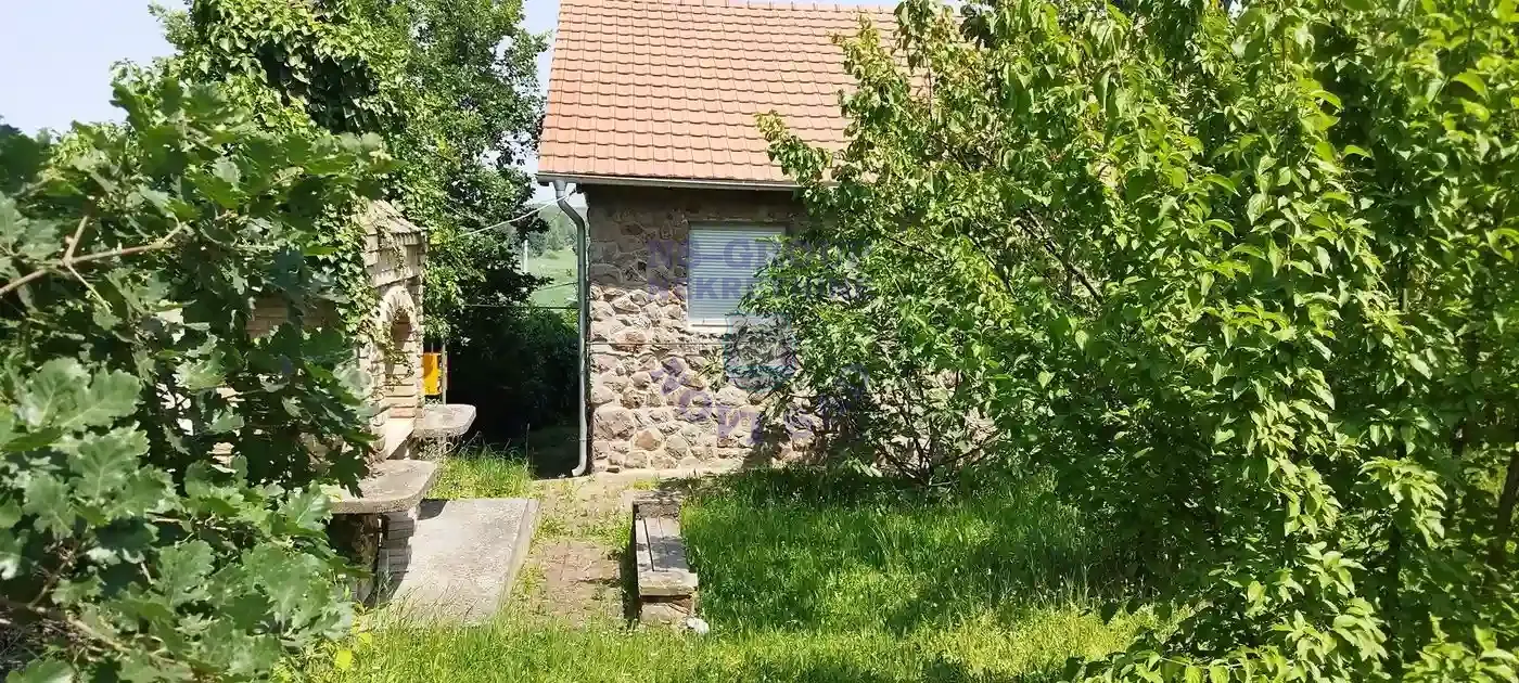 kuca na prodaju Ledinci 200m2 549829