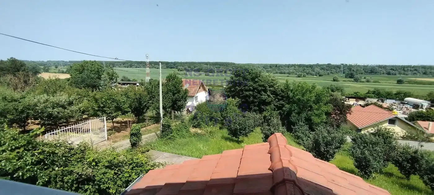 kuca na prodaju Ledinci 200m2 549829
