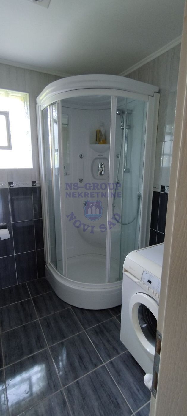 kuca na prodaju Ledinci 200m2 549829