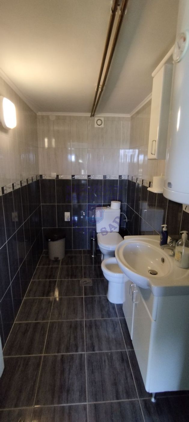 kuca na prodaju Ledinci 200m2 549829