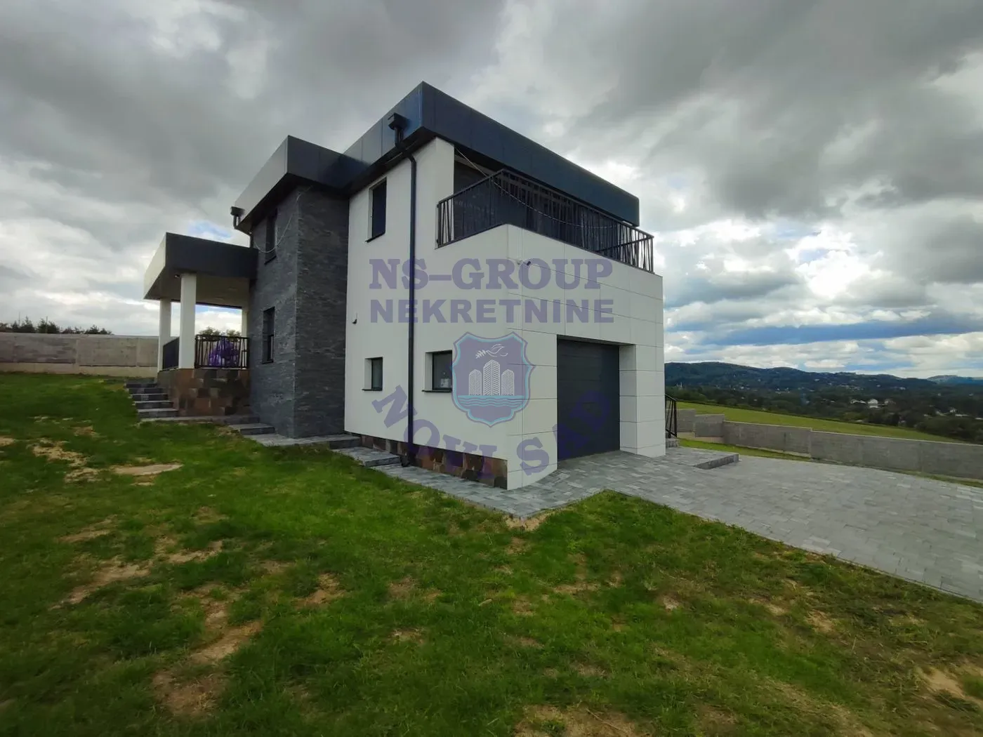 kuca na prodaju Sremska Kamenica 250m2 549905