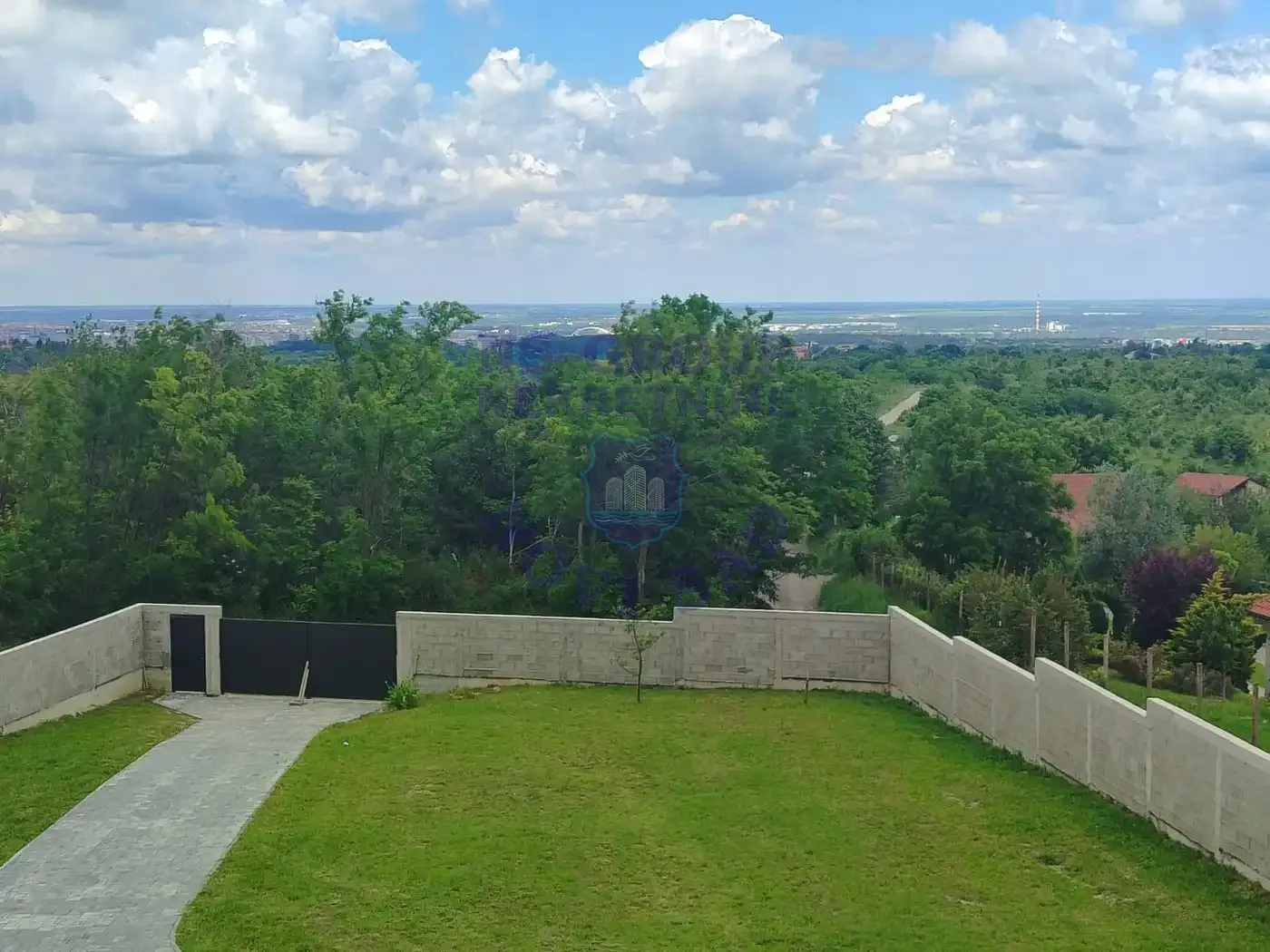 kuca na prodaju Sremska Kamenica 250m2 549905