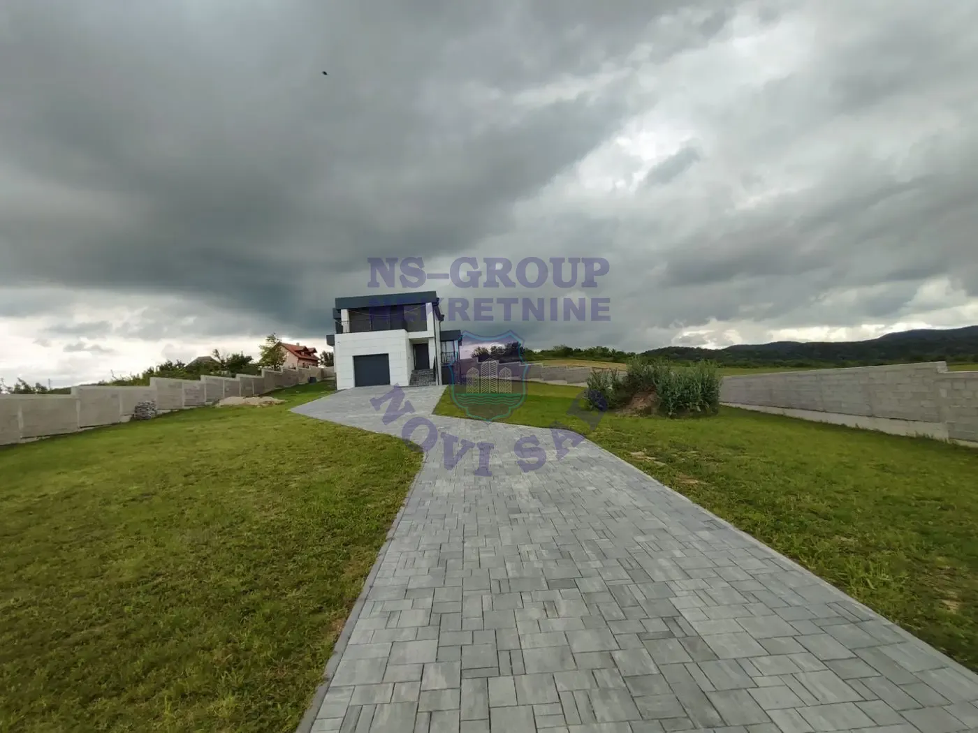 kuca na prodaju Sremska Kamenica 250m2 549905