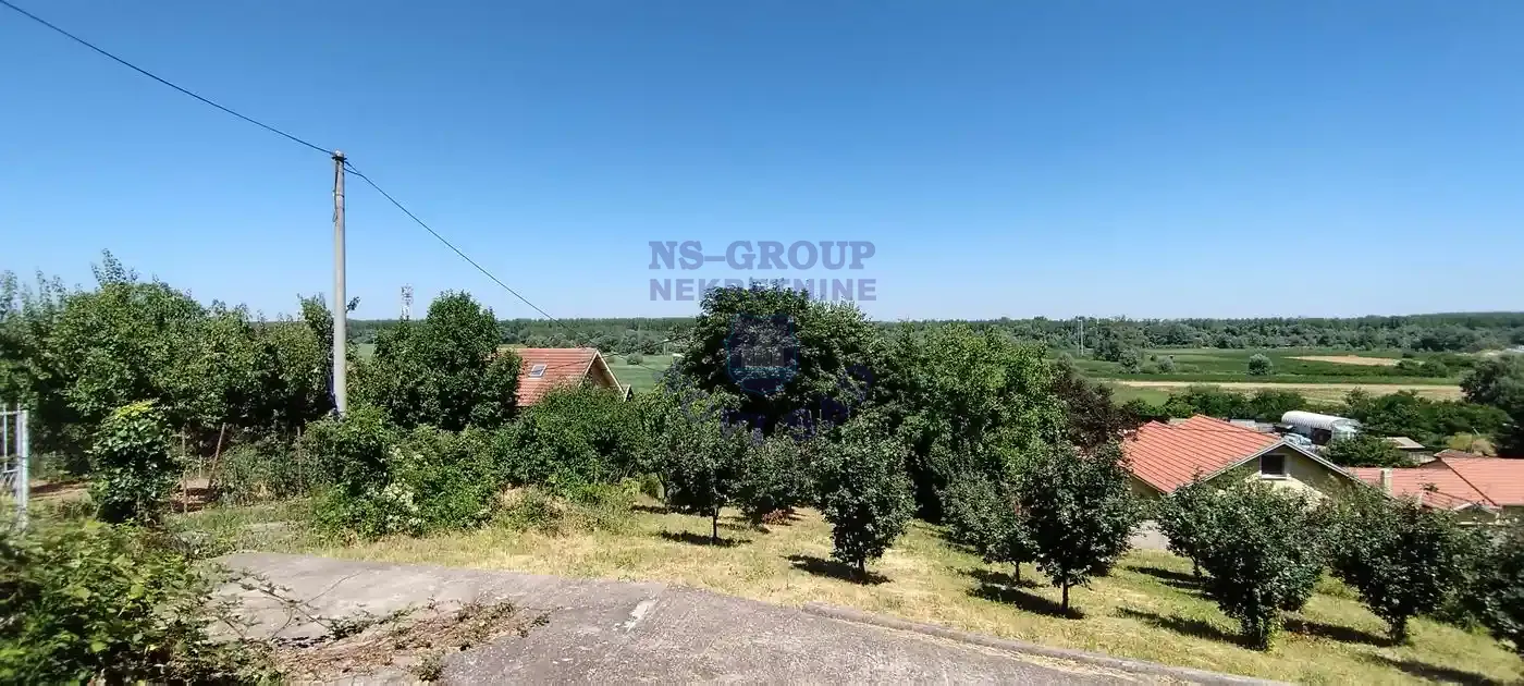 kuca na prodaju Ledinci 200m2 549829
