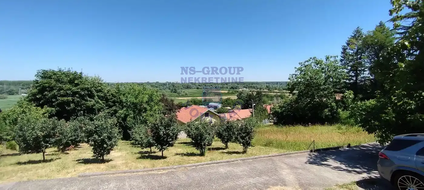 kuca na prodaju Ledinci 200m2 549829