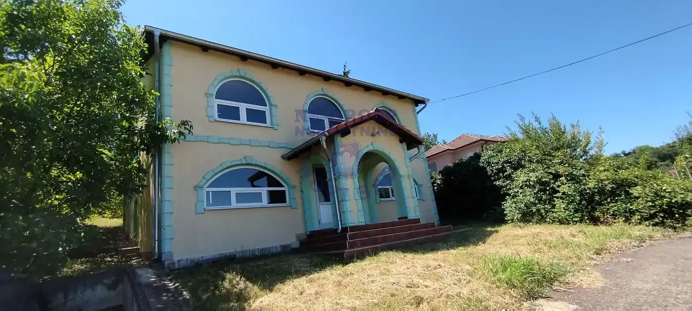 kuca na prodaju Ledinci 200m2 549829
